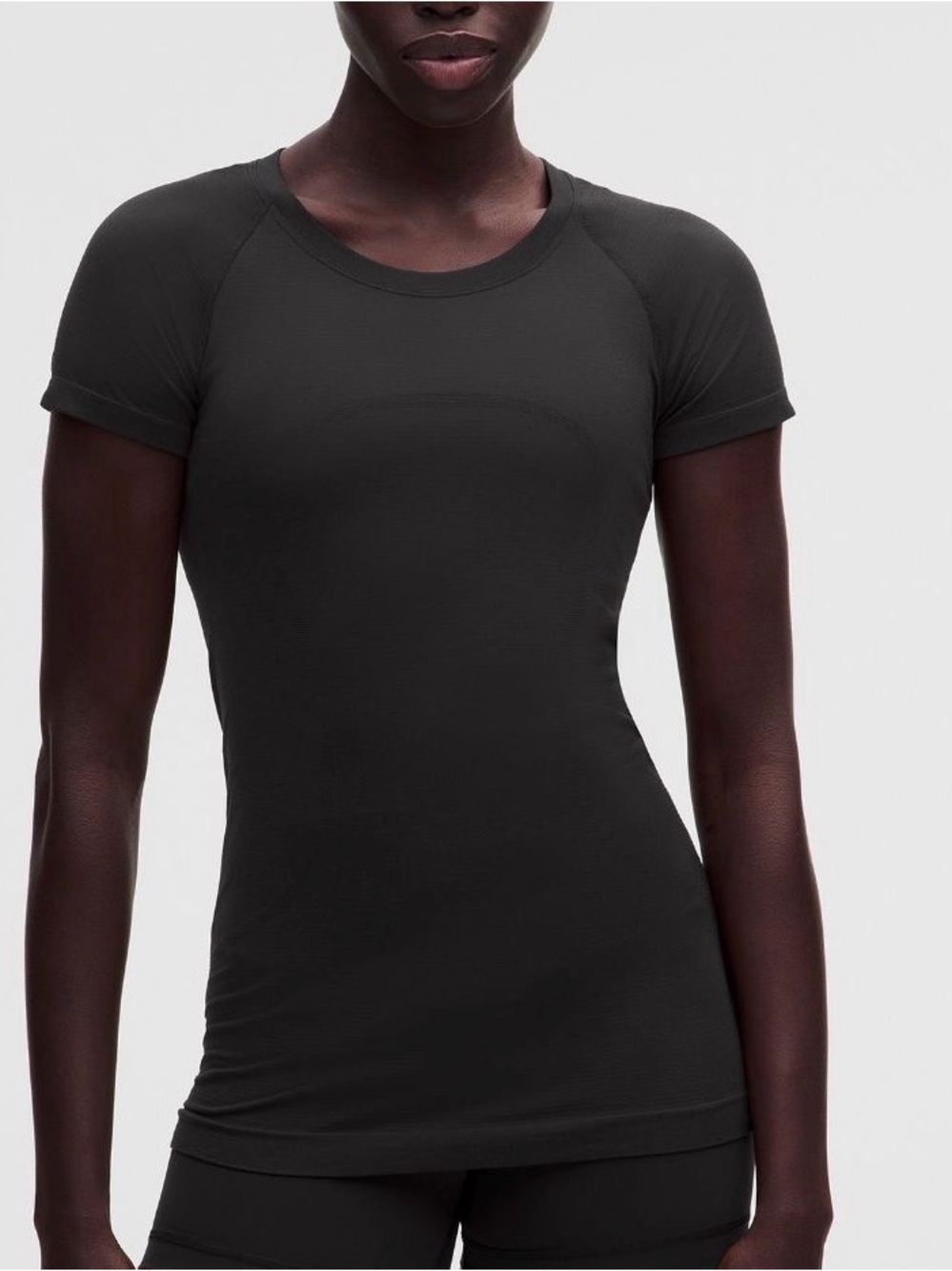 Swiftly Tech Short-Sleeve Shirt 2.0 Hip Length Black Size 10